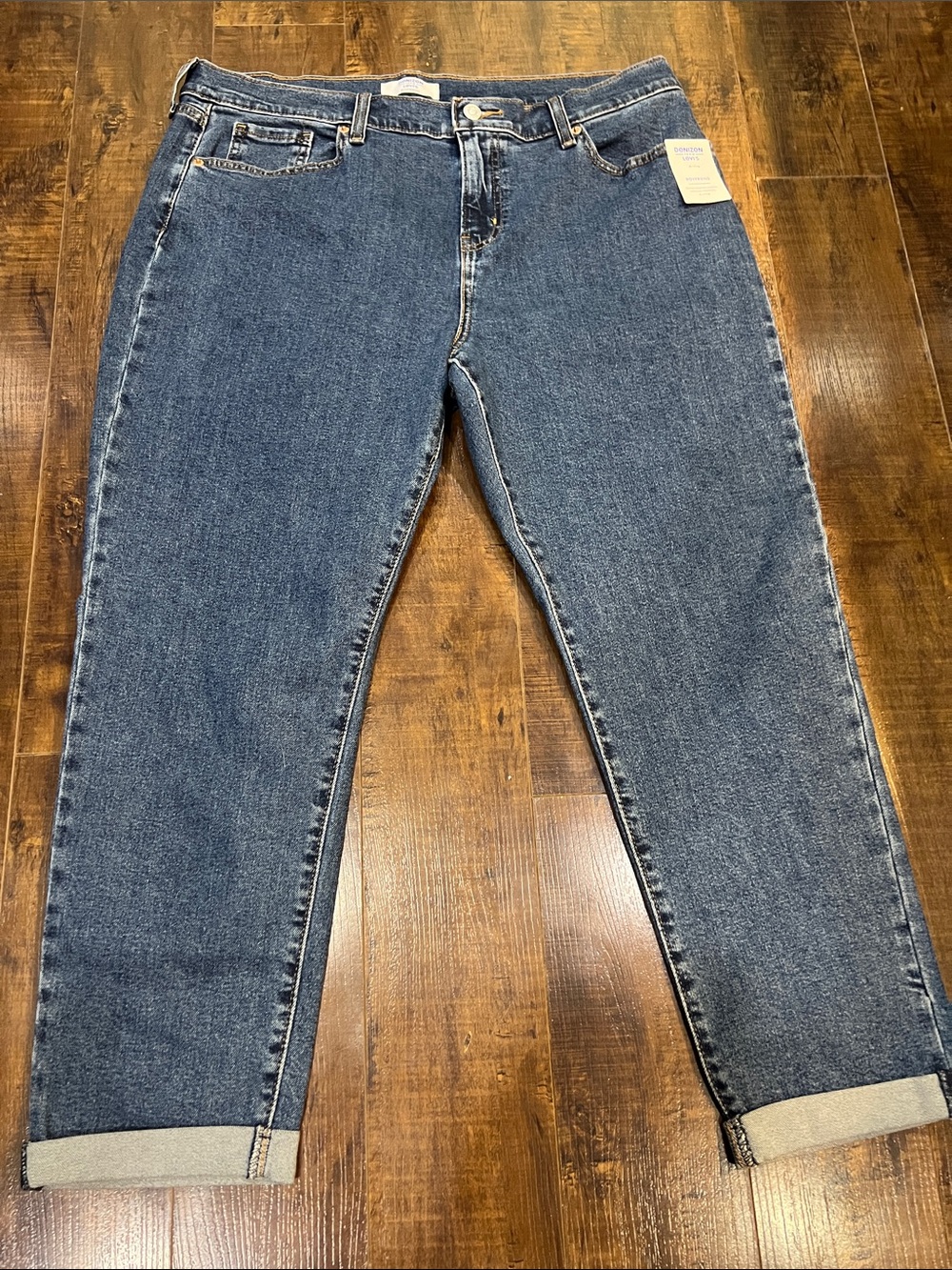 Denizen Boyfriend from Levi's Mid Wash High-Rise Capris